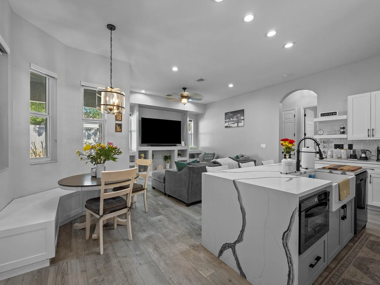 4 bed, 3.5 bath, 2711 sqft, $12,000 — Photo 4