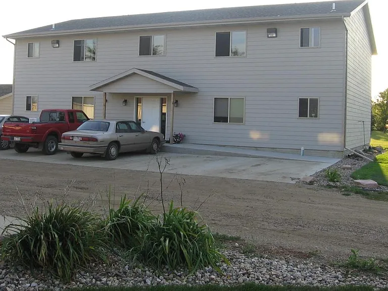 213 W 4th St — Photo 12