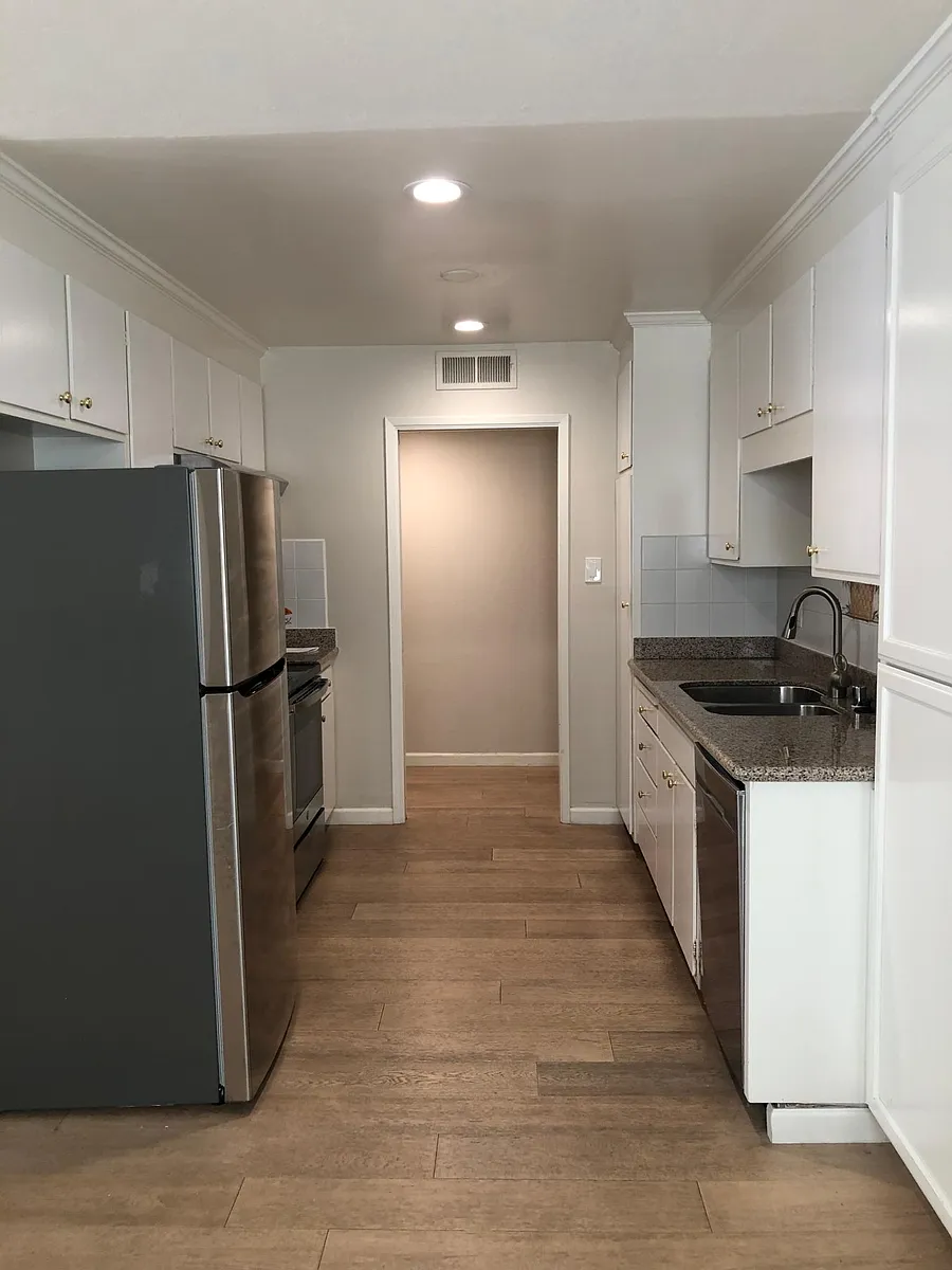 Kitchen - 21 Willow Rd #25