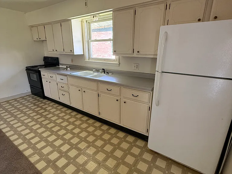 533 W Cherry St #6 — Photo 6
