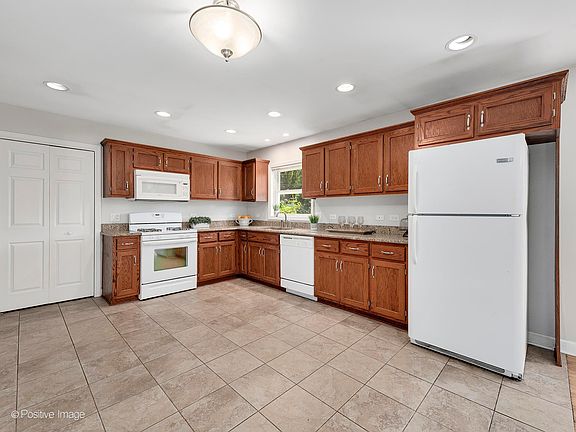 2nd image of 209 W 58th Pl