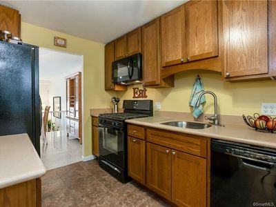 235 Brittany Farms Rd APT C, New Britain, CT, 06053