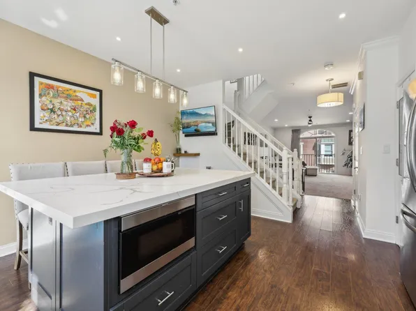 247 Brower Ct, West New York, NJ 07093