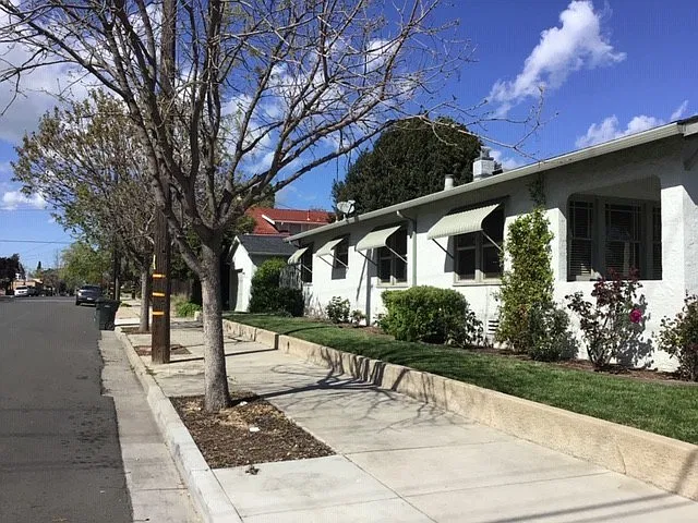 Charming curb appeal in older Antioch! Sharp 2 bedroom corner home!! — Photo 3