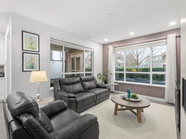 33540 Mayfair Ave #110, Abbotsford, BC V2S 0J3