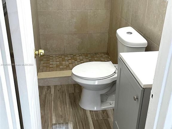 4th image of 120 NE 55th St #3