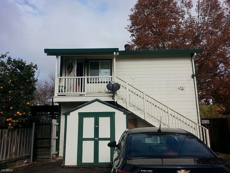 1st image of 142 1/2 Elliot St