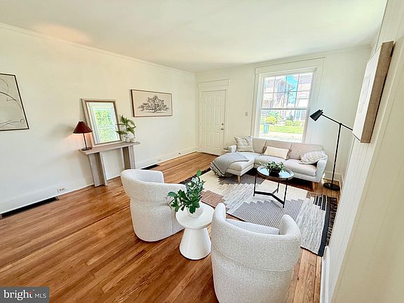 4th image of 123 N Walnut St