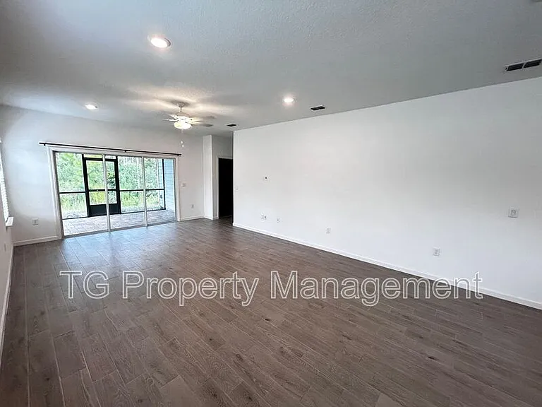 23 Lake Sinclair St — Photo 10