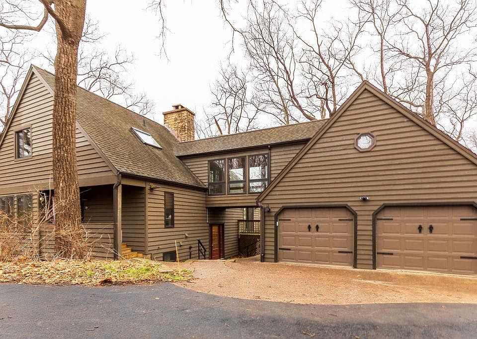 1st image of 16 Hawthorn Ln