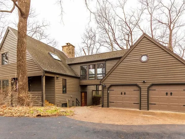 16 Hawthorn Ln, Galena, IL 61036