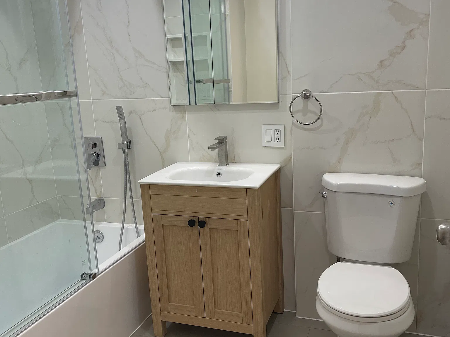 3 bed, 800 sqft, $3,400 — Photo 3