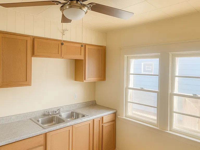 4409 Gifford Ave — Photo 5