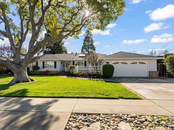 38647 Glenmoor Dr, Fremont, CA 94536