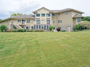 W313S3344 Canyon View Dr, Waukesha, WI 53189