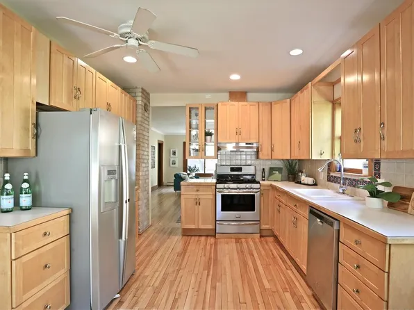 905 Lakeview Ave, Saint Paul, MN 55117