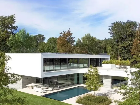 355A E Shore Road, Great Neck, NY 11023