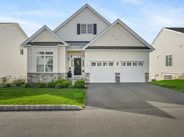 14 Enclave Circle #14, Newtown, CT 06470