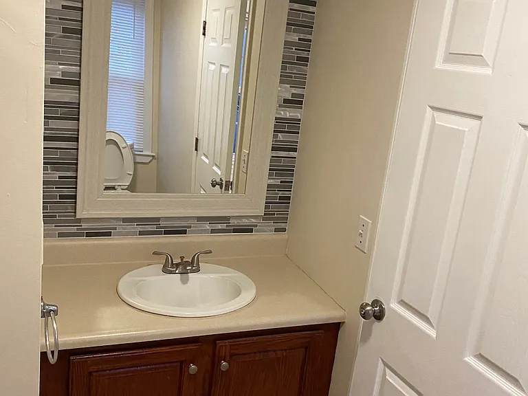 9 Forest Avenue Ct #5 — Photo 7