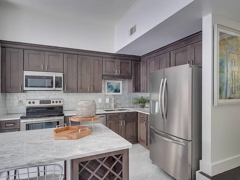 414 E Gaston St — Photo 14