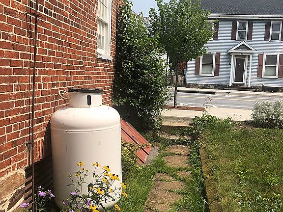 5th image of 221 W Main St