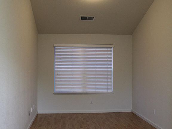 Living/Dining Room Area