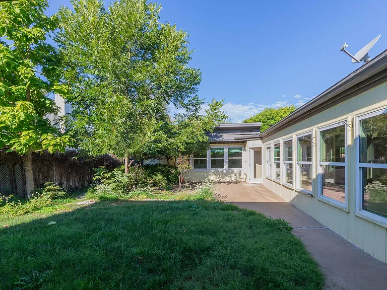 2601 S Ong St — Photo 32