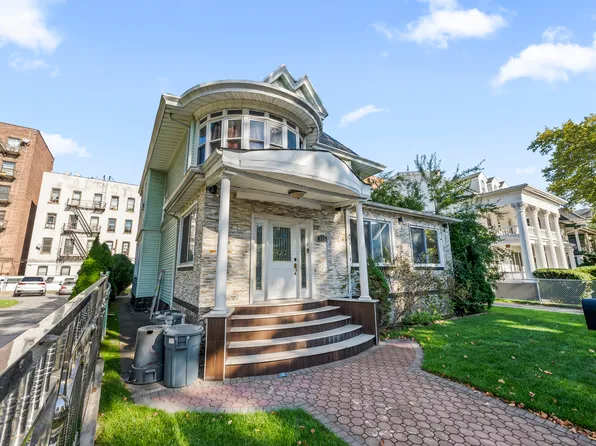 235 East 19th Street image 2 of 24