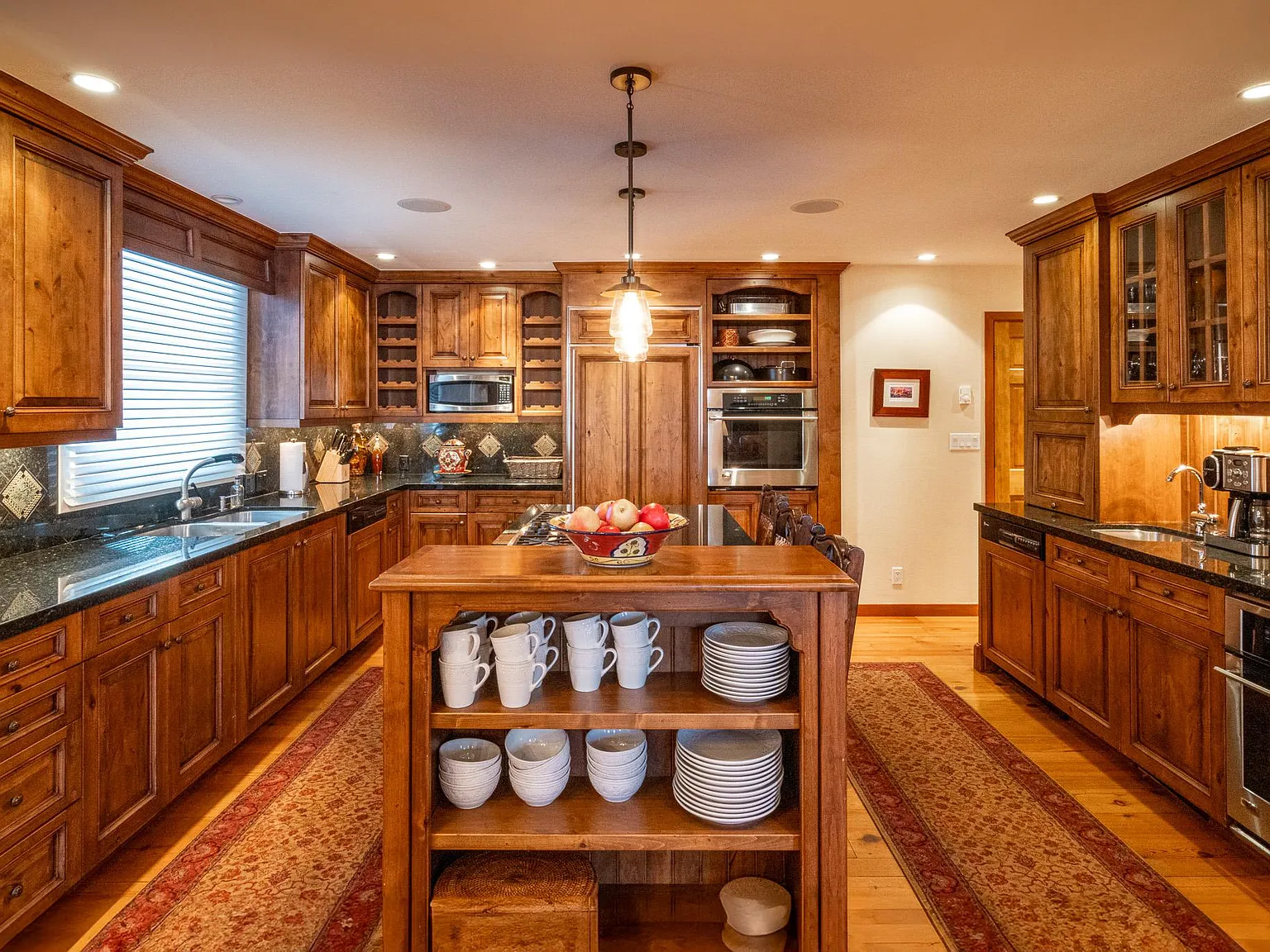 4 bed, 3321 sqft, $50,000 — Photo 4