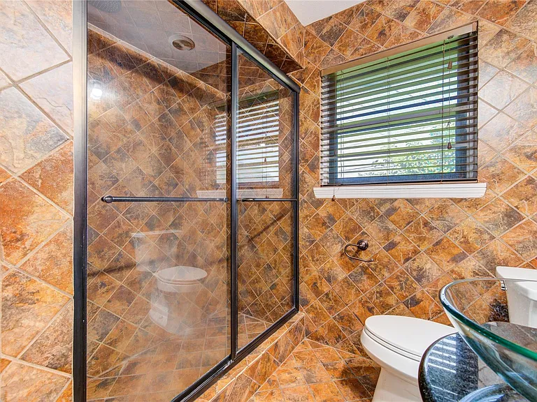 9922 Carmalee St — Photo 30
