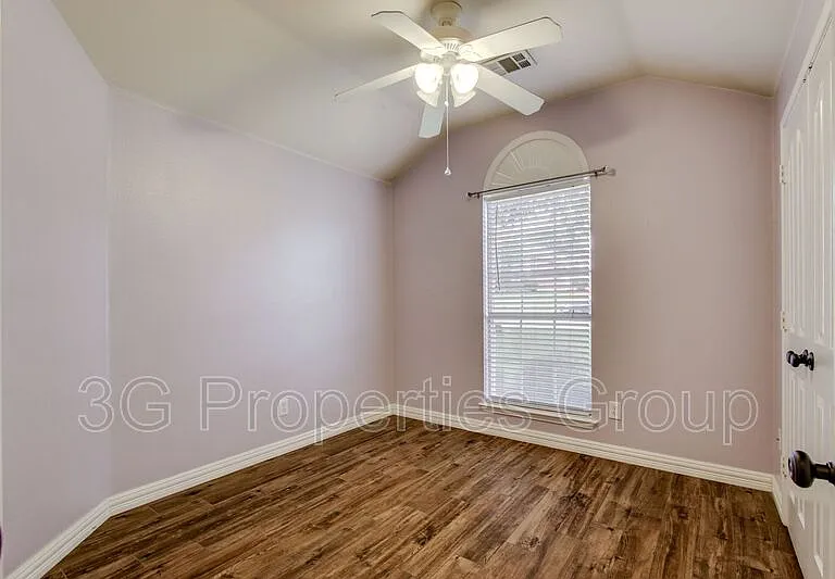 4516 Highridge Dr — Photo 23