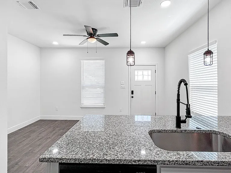 438 Gulf St — Photo 6
