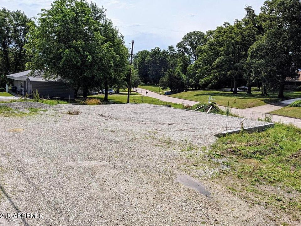 1st image of 3227 Country Club Dr
