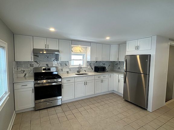 5th image of 54 Forest St #2
