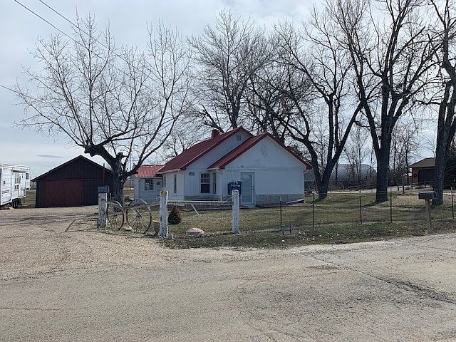 1st image of 1301 N Custer Ave