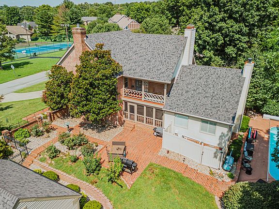 3rd image of 2435 Ridgewood Dr