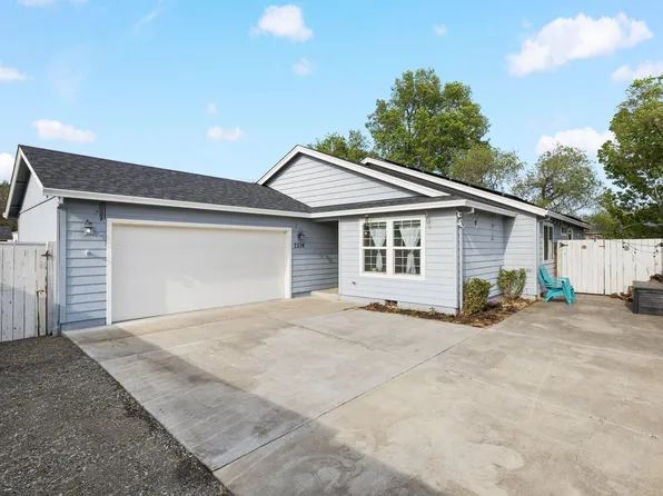 2536 Mountain Gate Ct, White City, OR 97503