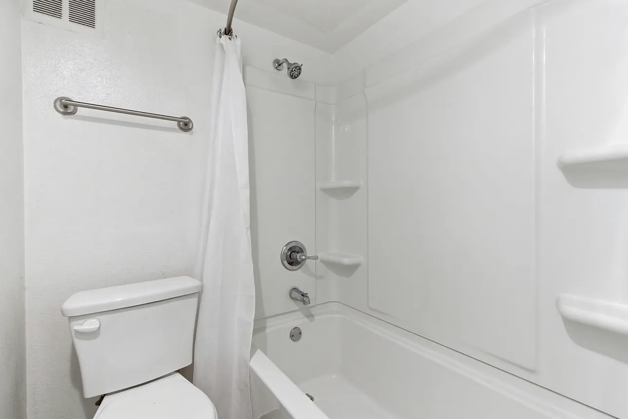 2 bed, 961 sqft, $1,900 — Photo 4