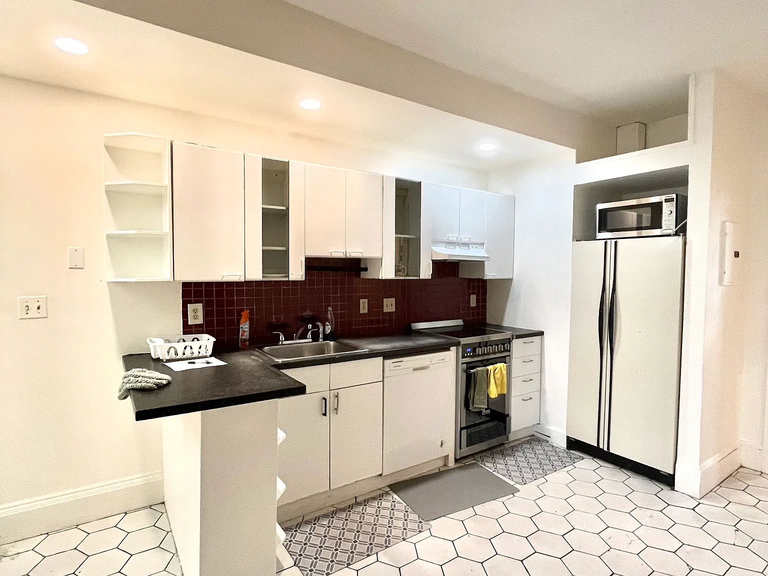 3 bed, $2,500 — Photo 2