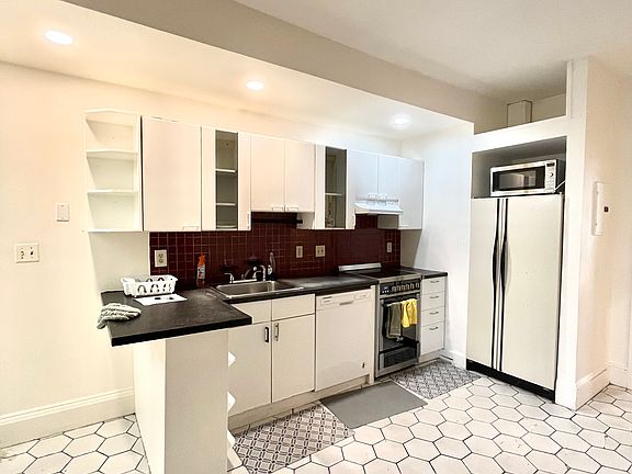 2nd image of 46 Park Vale Ave