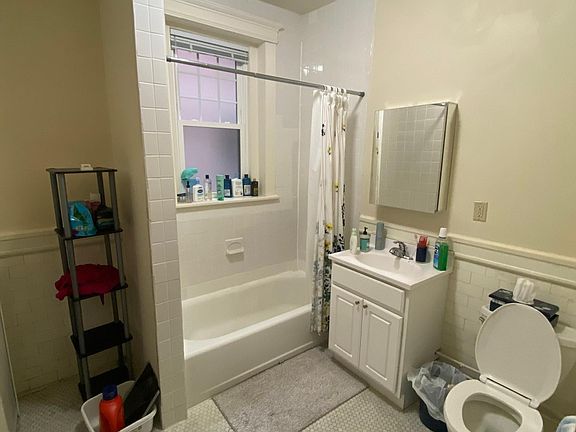 4th image of 77 Longwood Ave #1R