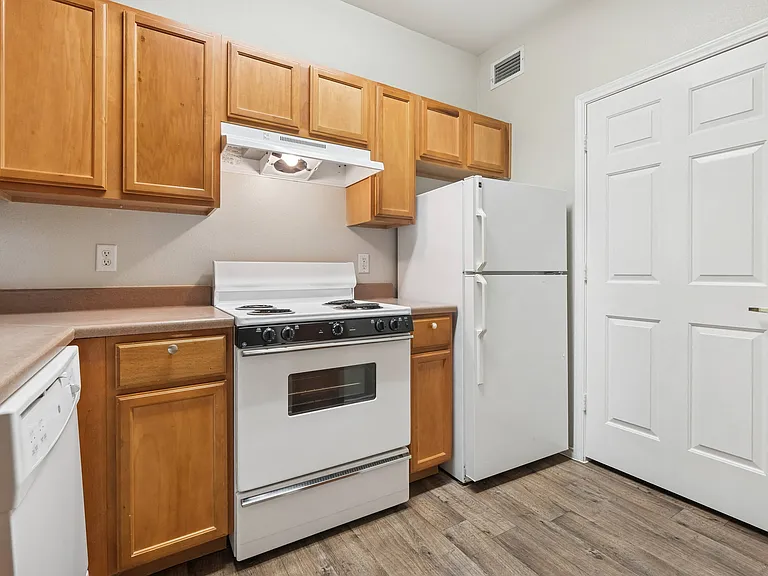 Sequoia Park Apartments — Photo 7