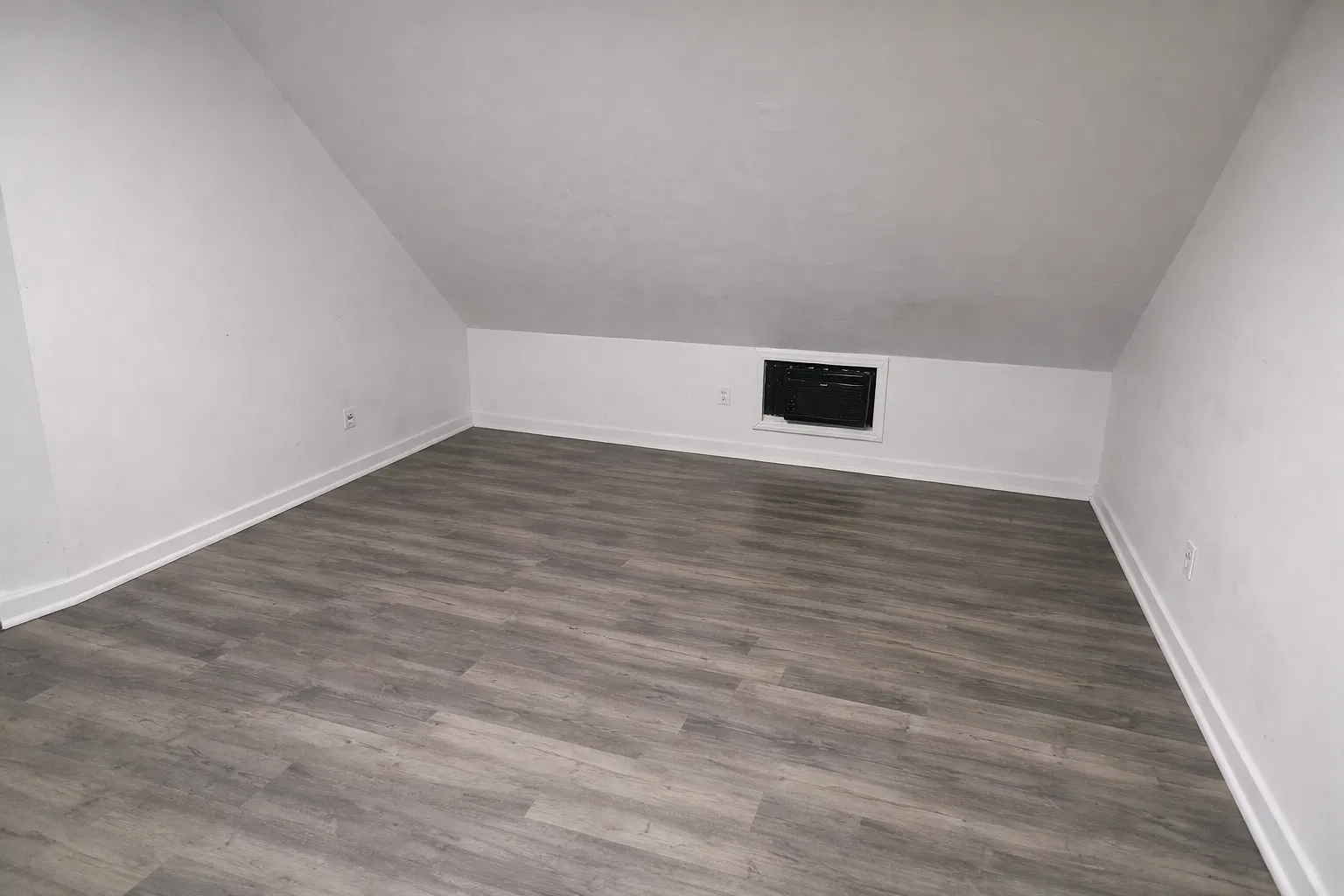 2 bed, 1000 sqft, $1,500 — Photo 3