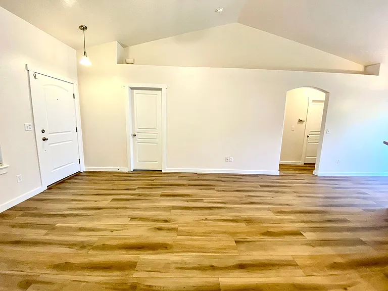 1014 N Manship Ave — Photo 7