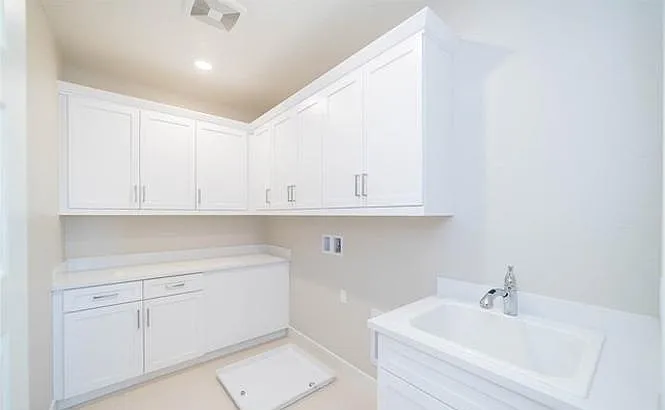 63 Harlow — Photo 18