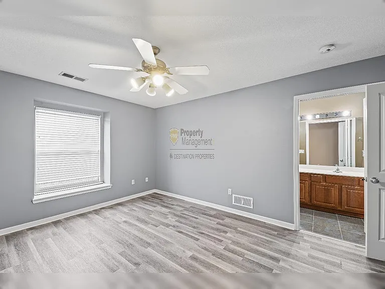 8938 Boehm Dr — Photo 11