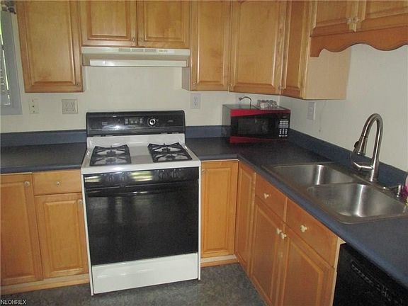3rd image of 2830 Bainbridge St