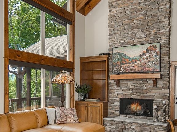 4th image of 371 Dameron Drive