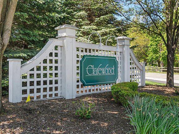 3rd image of 846 Claremont Ct