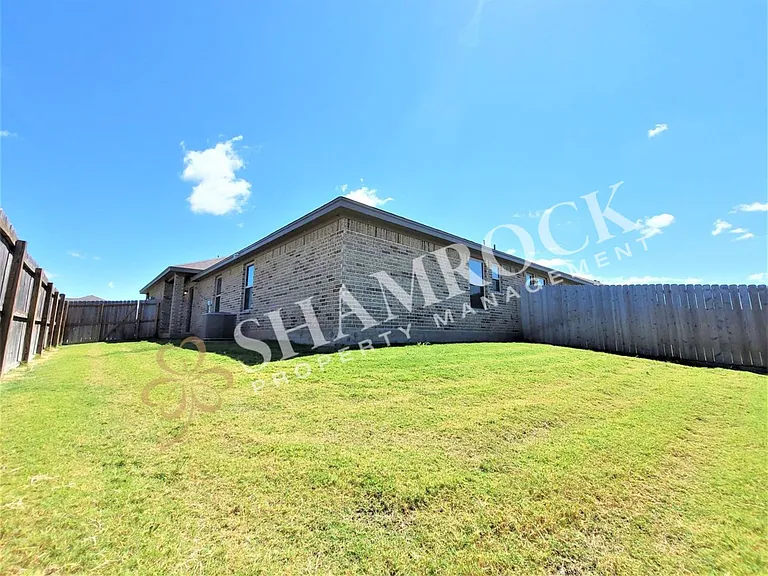 1002 Sparrow Cv #B — Photo 9